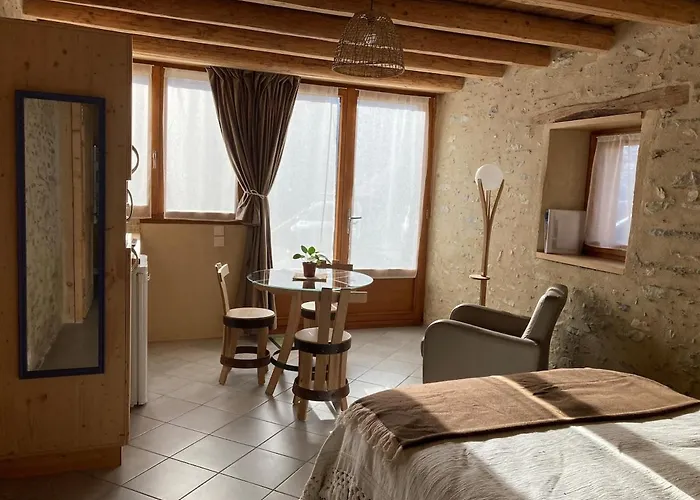 Les 5 Crets - En Montagne Apartment *